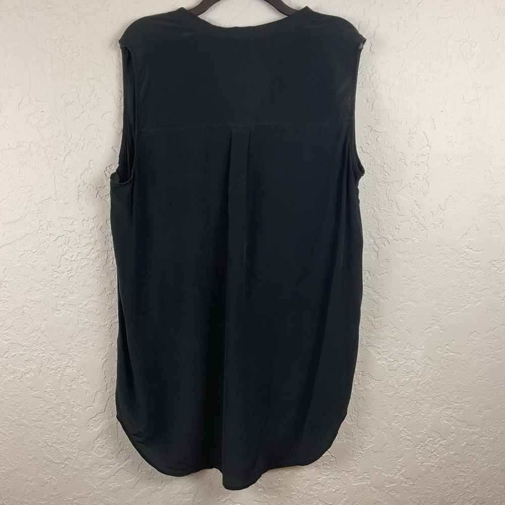 Eileen Fisher Black Sleeveless Silk V-Neck Button Front Top - Picture 4 of 6